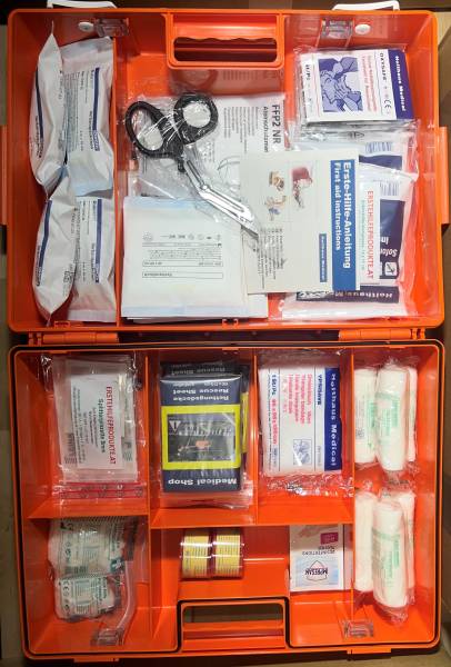 Erste Hilfe Koffer mit 20 Jahre haltbaren Sterilprodukten* ÖNORM Z1020:2025